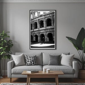 Stampa fotografica 26.7x40cm – Fotografia di Strada bianco e nero Un passo nel cuore di Roma