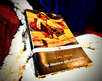 Vintage Mark Twain Novel The Adventures of Huckleberry Finn 2003 Penguin Classics Literature Fiction Book
