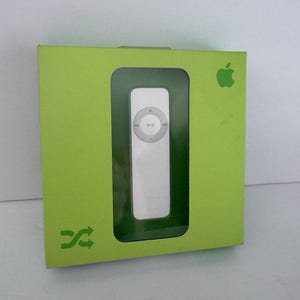 APPLE iPod Shuffle (512 MB) 1st Generation White In Box M9724LL/A - New NOS