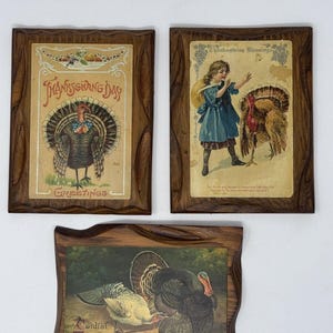 Conjunto de arte de parede de madeira vintage de Ação de Graças com (3) cartões postais (?) 5x6,5 retrô anos 70