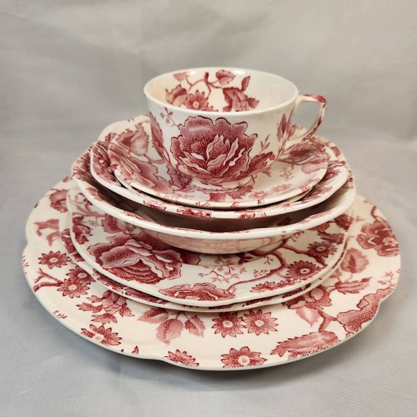 Vtg English Chippendale Johnson Red Pink 8 Piece Place Setting Bowl Plate Cup