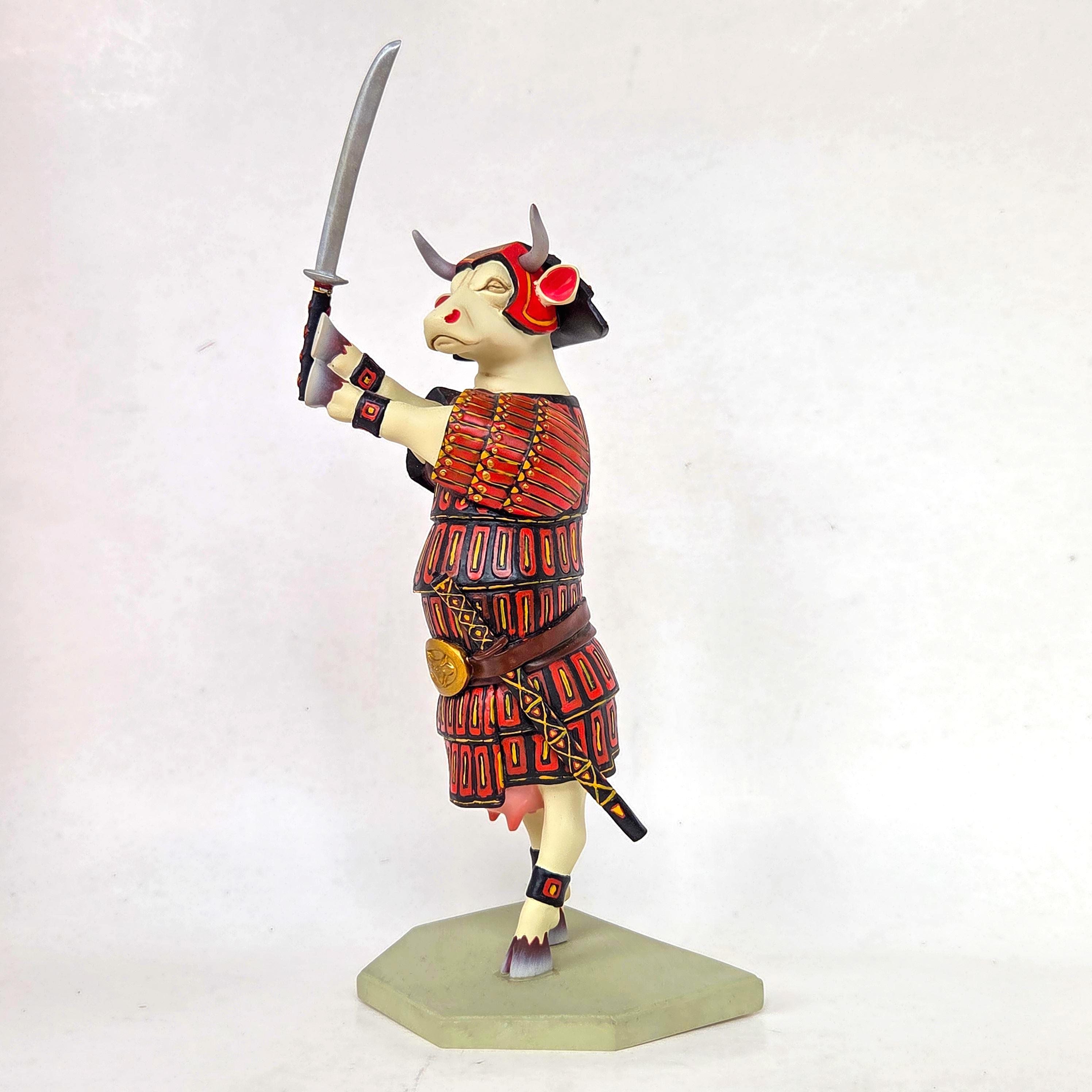 Cow Parade Sam-moo-rai Figurine 10