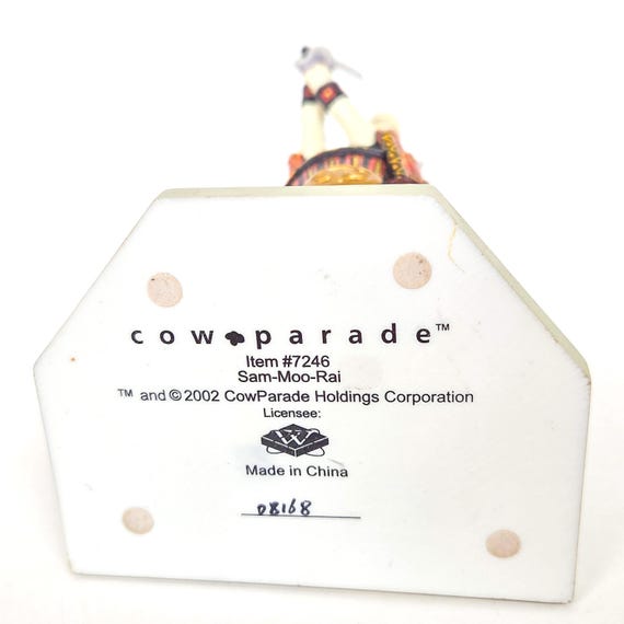 Cow Parade Sam-moo-rai Figurine 10