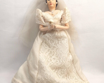 Muñeca de novia de tela vintage de 25 cm, vestido de novia de arte popular hecho a mano con ramo