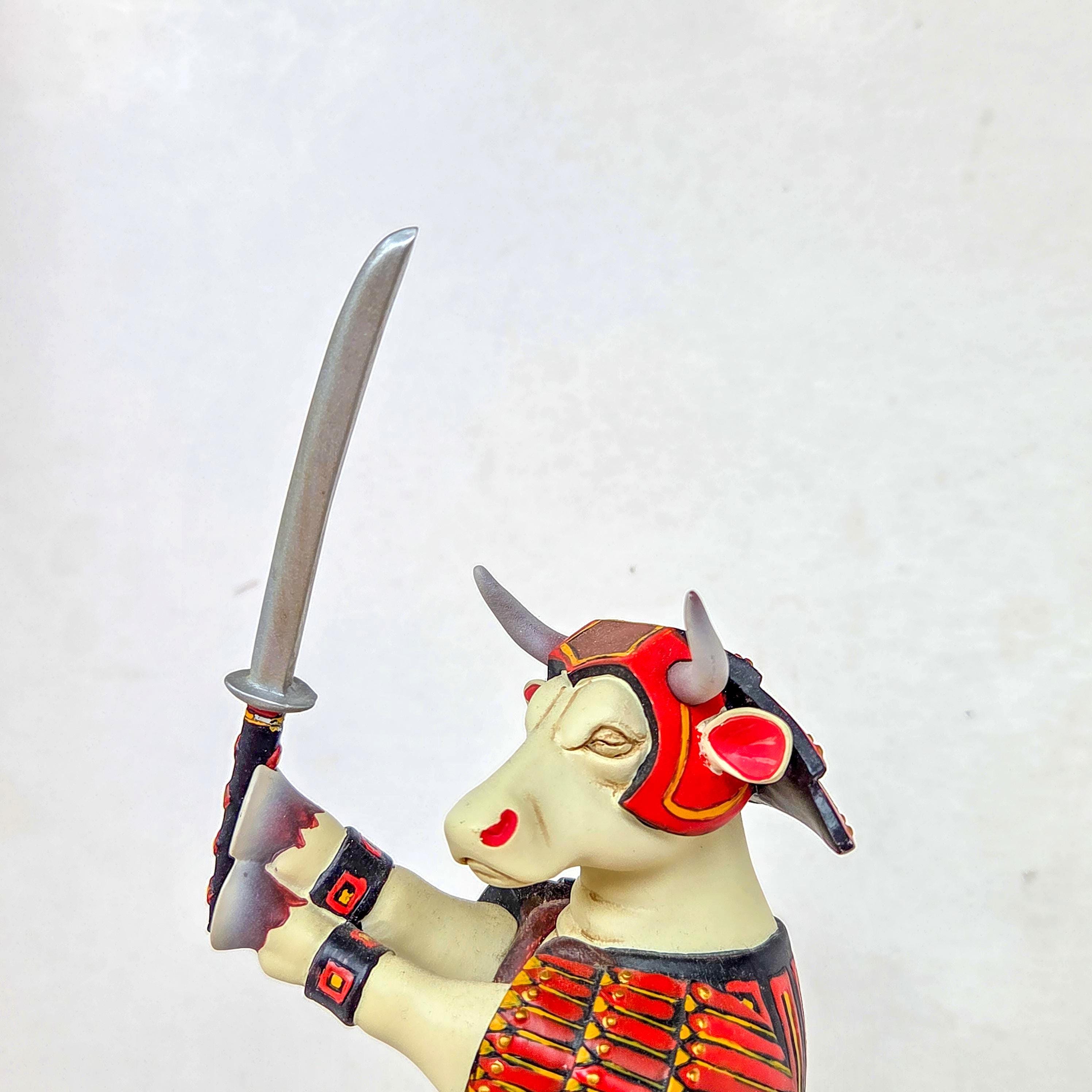 Cow Parade Sam-moo-rai Figurine 10