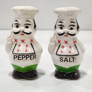 Vintage Salt Pepper Shakers Chefs Plastic Stoppers 3.5&quot; 1950s Hong Kong