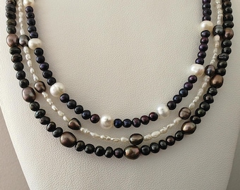 Fine necklace made of freshwater pearls, two-tone delicate necklace, pearl necklace in white/grey, freshwater pearl necklace, handmade jewelry, gift