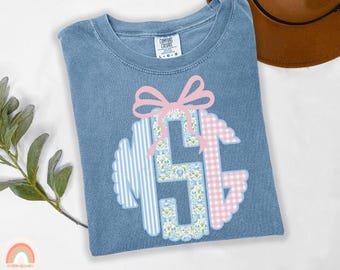 Camisa con monograma para mujer, Comfort Colors®, Monograma Grandmillennial, Regalos para ella, Camisas personalizadas, Regalos personalizados, Lazo Coquette, Moderna