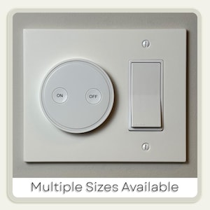 Puede incluir: Una placa de interruptor eléctrica blanca con un control redondo con las etiquetas "ON" y "OFF", y un interruptor rectangular. El texto "Multiple Sizes Available" está en la parte inferior.