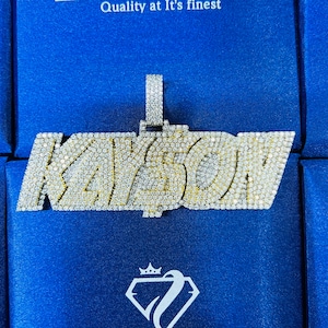 Colgante de letra Iced Out Kayson, joyería personalizada para hombres y mujeres, 3.7"x2.0", moissanita de oro plateado, regalo perfecto