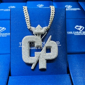 Colgante de letra CP helado / Moissanita de oro plateado y diamantes naturales / 2.0"x2.5" / Para hombres y mujeres
