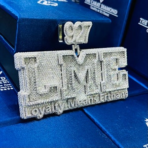 Colgante personalizado Iced Out 3D LME con diamantes baguette, 4,3"x3,2", impresionante colgante de letras para hombres y mujeres, joyería de lujo