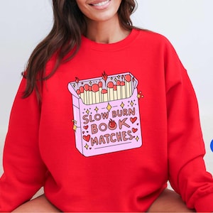 Bluza z kapturem Slow Burn Book Matches, romantyczny sweter dla miłośników książek, brudny kaptur dla czytelników książek, koszulka Bookworm, koszulka dla miłośników książek, koszulka Smut Reader