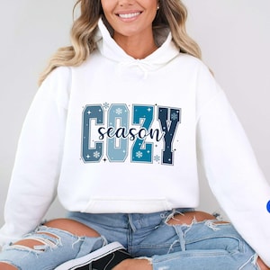Moletom aconchegante para a estação, suéter aconchegante para o inverno, moletom com capuz &quot;O inverno chegou&quot;, camisa azul &quot;Lover&quot;, camisa &quot;Inverno&quot;, suéter &quot;Fique confortável&quot;, clima de inverno