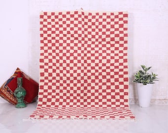 Alfombra marroquí de lana hecha a mano, con diseño de cuadros rojos y crema, tamaño personalizado.