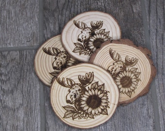 Posavasos de madera grabados con láser con cabeza de alce, decoración rústica de cabaña, posavasos naturales para cabañas, artículos para acampar