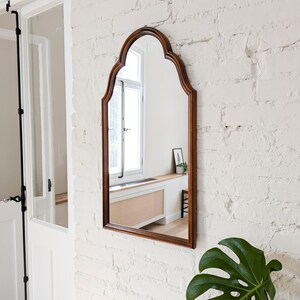 Vintage Spiegel gewellt geschwungen Vollholz Holz Massivholz Mid Century Retro Badezimmer Schlafzimmer Flur Länglich