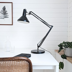 Arkitektlampa Hala Zeist svart skrivbordslampa justerbar vintagedesign arkitektfog i metall