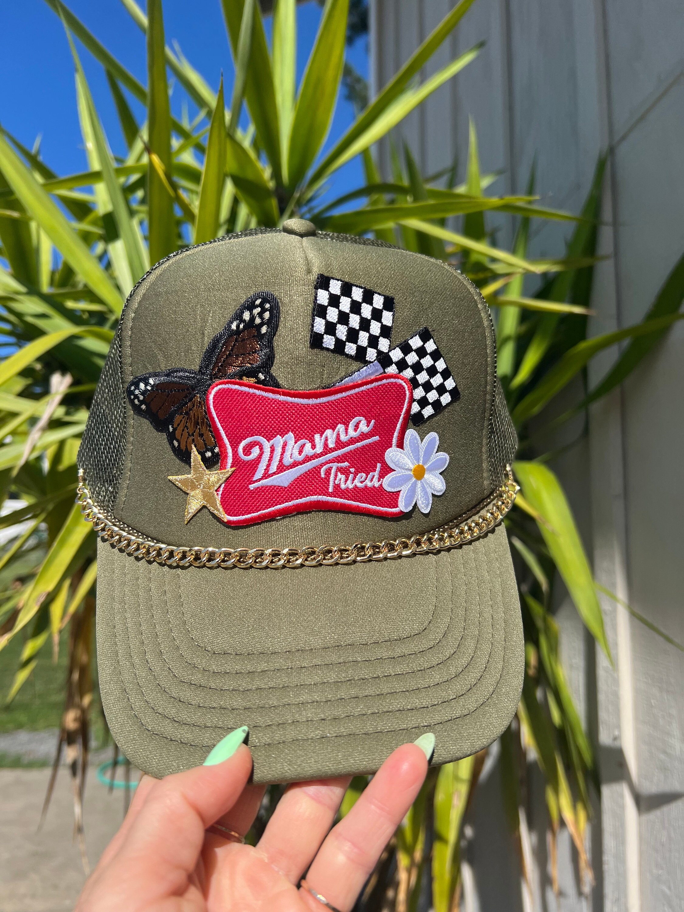 Custom trucker hat, optional removable hat chain