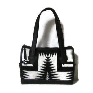Bolso de mano, bandolera, 9 bolsillos, de piel suave negra, tejido de lana de Pendleton Woolen Mills.