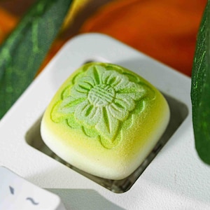 Cute Matcha Mochi Keycap, Kawaii Cake Artisan Keycap for Cherry MX, Handmade Keyboard Gift for Girl Gamers & Food Fans