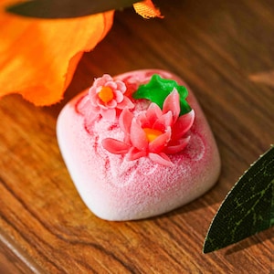 Cute Pink Mochi Keycap, Kawaii Cake Artisan Keycap for Cherry MX, Handmade Keyboard Gift for Girl Gamers & Food Fans