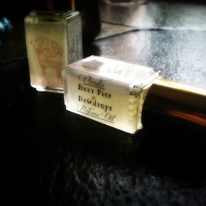 Deer Piss & Dewdrops parfum roll-on Fleur de champa Bois de santal Foin Absolu mousse de chêne Musc image 1