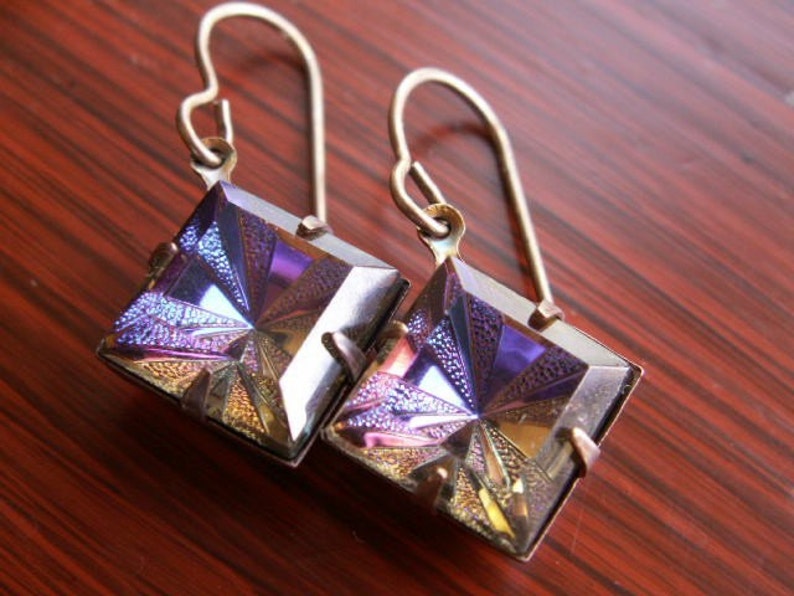 Violet Antiquity... Stunning heliotrope glass jewel earrings. image 3