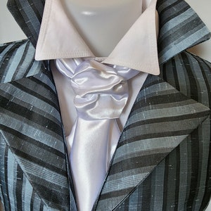 Regency style cravat image 2