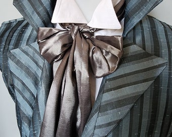 Regency style cravat grey