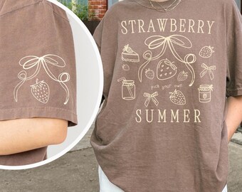 Comfort Colors® Strawberry Shirt Cottagecore Coquette T-shirt met strikken Strawberry Festival Tee zomercadeau voor haar Boho Fruit Graphic T-shirt
