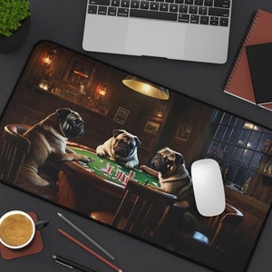 Pug Dogs - Tappetino da scrivania per animali domestici - Whiskey Bar Pub Birra Poker Casinò - Cani GIOCARE A POKER CARTE