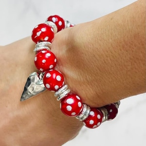 Red Venetian Skunk Glass Beaded Bracelet with Metal Heart Charm