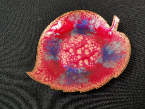 Vintage Ring Dish Coin or Pin Tray Leaf Shape Enam