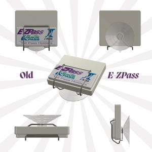 Puede incluir: Un soporte de peaje de pl&aacute;stico blanco con una ventosa. El soporte tiene un marco de metal y dice "EZPass" y "NC Quick Pass". El soporte se muestra en tres posiciones diferentes: montado en un parabrisas, sentado en una mesa y en una vista lateral.