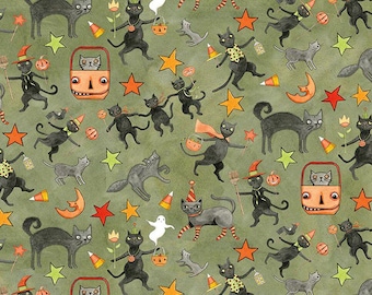 Op de afbeelding: Halloween-stof met een herhalend patroon van zwarte katten, grijze katten, pompoenen, geesten, sterren en snoepmaïs op een groene achtergrond. Het ontwerp bevat katten met feesthoeden en trick-or-treat manden.