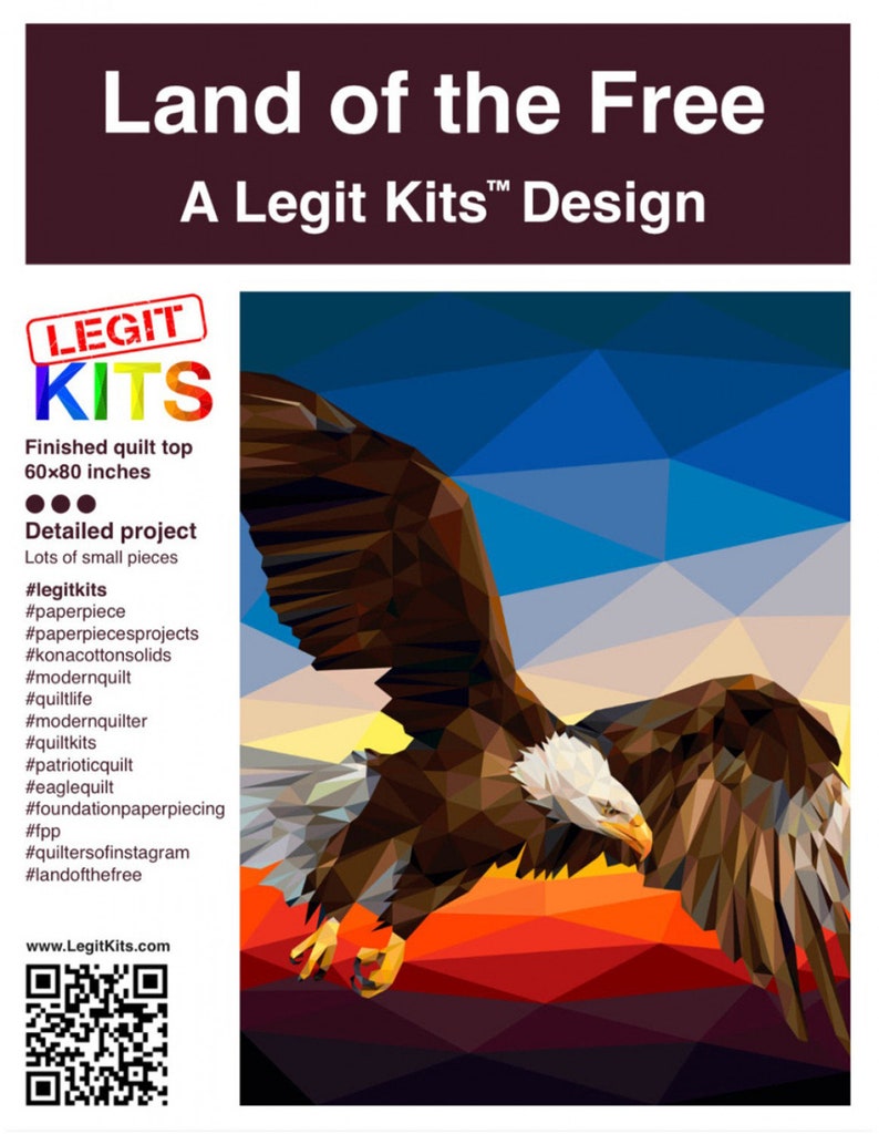 K&ouml;nnte beinhalten: Ein Quiltmuster mit einem fliegenden Wei&szlig;kopfseeadler vor einem rot-wei&szlig;-blauen Hintergrund. Das Muster hei&szlig;t "Land of the Free" und ist ein Design von Legit Kits&trade;. Die fertige Quiltdecke ist 60x80 Zoll gro&szlig;.