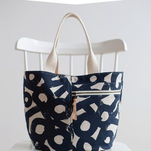 Crescent Tote Pattern by Noodlehead AG-545