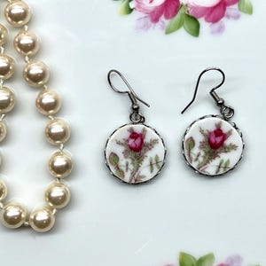Broken Vintage Bavaria Germany China pink fuchsia magenta roses circular earrings