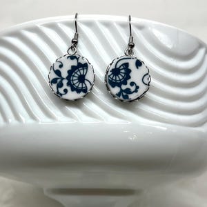 Broken Vintage 1970s Corelle Old Town Blue floral round earrings