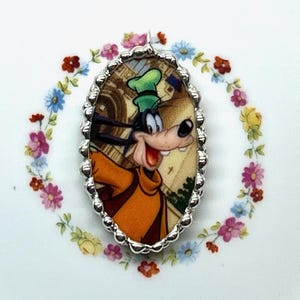 Broken China Dish Disney Goofy Pendant Necklace stainless steel 18&quot; chain