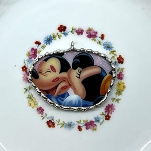 Broken China Dish Disney Minnie and Mickey Mouse kissing Pendant Necklace stainless steel 18&quot; chain