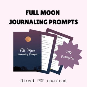 Könnte beinhalten: Ein digitaler Download in Lila und Weiß für 100 Vollmond-Journaling-Anregungen. Das Cover zeigt einen Vollmond an einem dunkelblauen Himmel mit einer Wald-Silhouette im Vordergrund. Der Text "Full Moon Journaling Prompts" ist in Weiß.