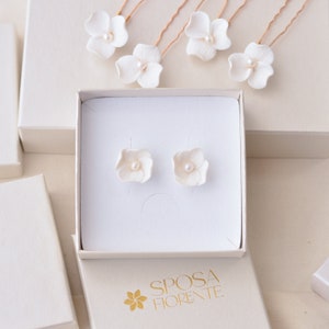 White floral bridal earrings, bridal earrings,  floral earrings, wedding earrings, freshwater pearl earring