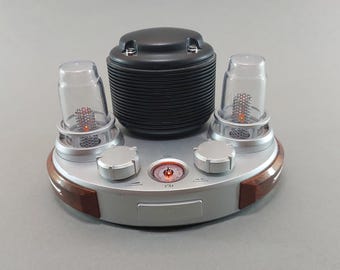 Retro FM AM Desk Radio, Vintage Look Table Radio, Ambient Glow Effect