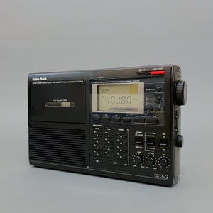 1990er Jahre Radio Shack Professionelles Radio und Kassettenspieler, 5-Band-Universalradio, Vintage tragbarer Kassettenspieler, Sammlerstück, voll funktionsfähig