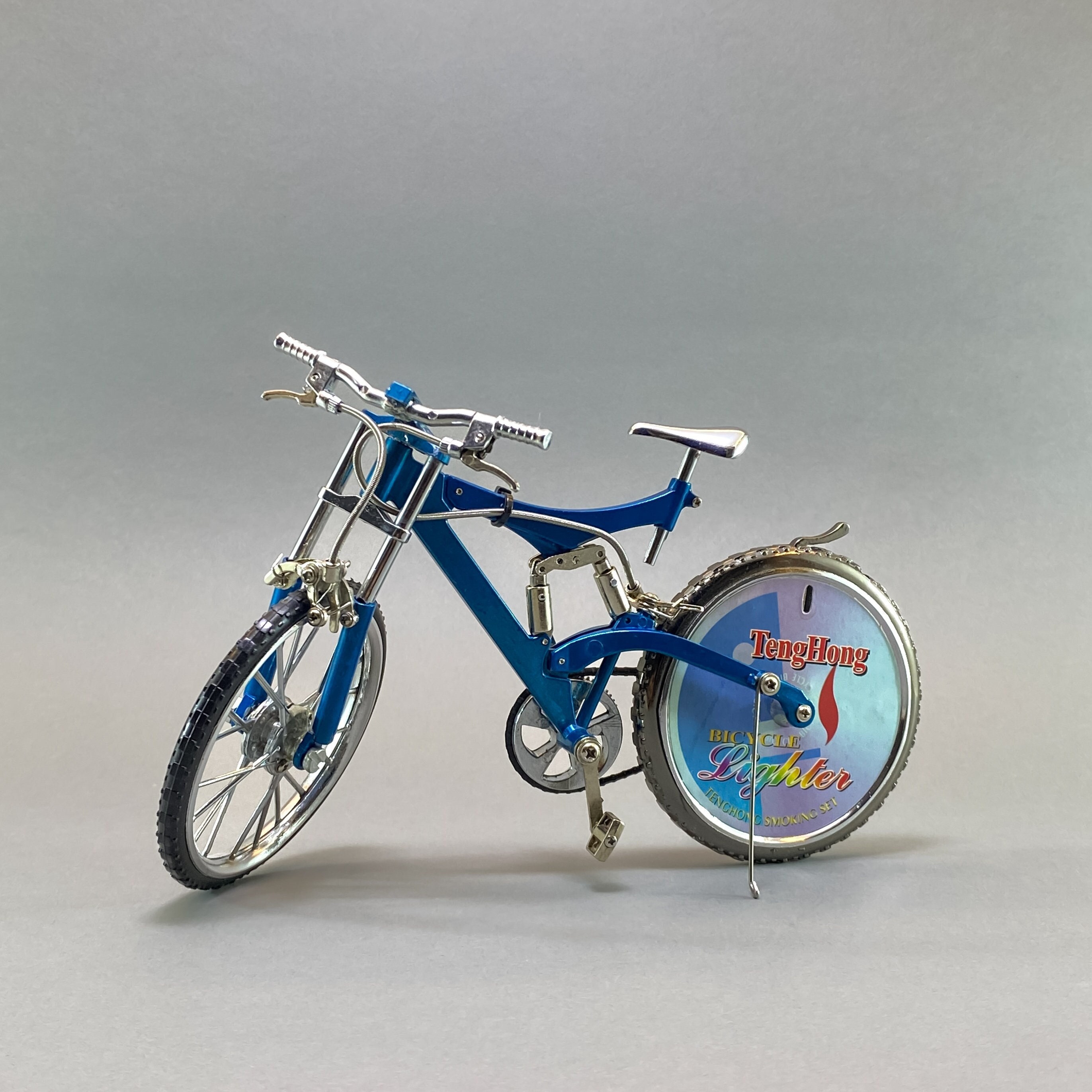 1990s Bicycle Lighter, Vintage Tenghong Bike Table Lighter, Retro Gas  Lighter, Cigarette Cigar Tabletop Lighter, Collectible