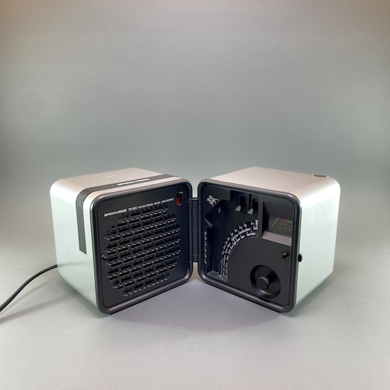 1970s Brionvega Radio, Vintage Italian Cube Postmodern 1970s Brionvega Radio, Vintage Italian Cube Postmodern
