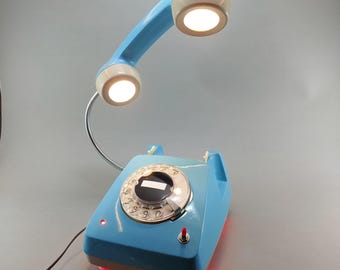 Restaurierte Blaue Drehbare Telefonlampe, Mid Century Schreibtischlampe, Retro Telefon Dekor