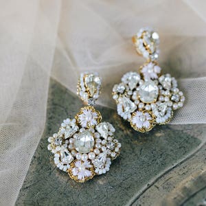 Chandelier Wedding Earrings Gold Bridal Earrings Crystal Earrings Pearl Stud Earrings Vintage Bridal Earrings Statement Earrings Gold